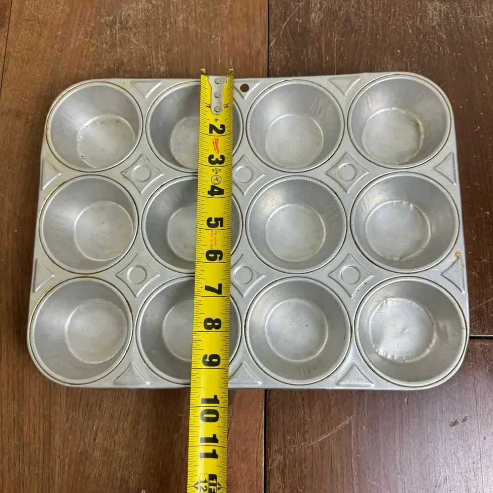 Vintage MCM Mirro Aluminum 12 One Dozen Muffin Cupcake Pan Farmhouse Decor‎